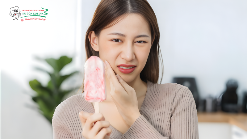 Cảm thấy ê buốt nhẹ khi ăn đồ ngọt, chua, lạnh hoặc nóng